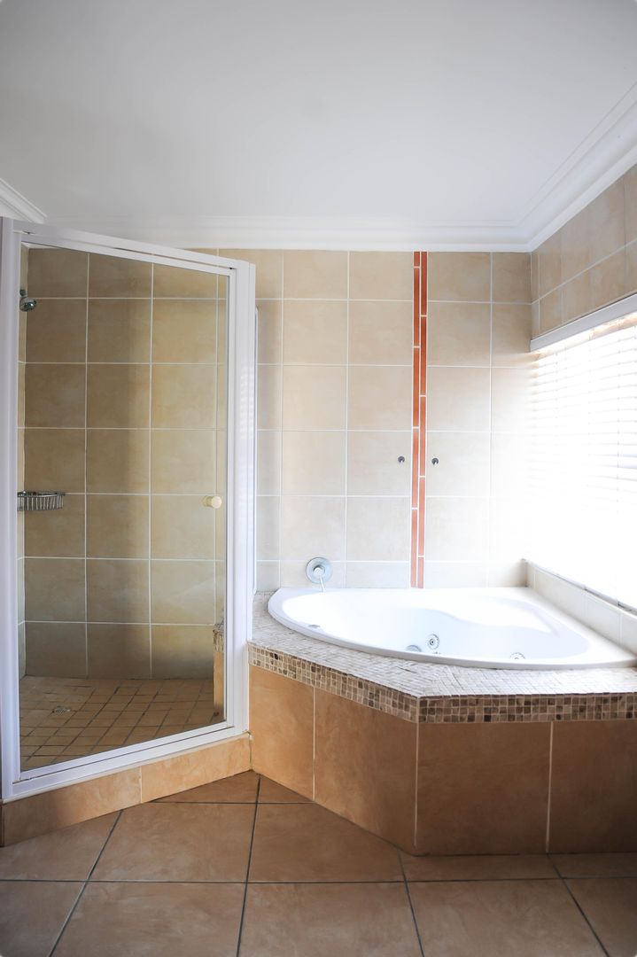 To Let 4 Bedroom Property for Rent in Calypso Beach Western Cape